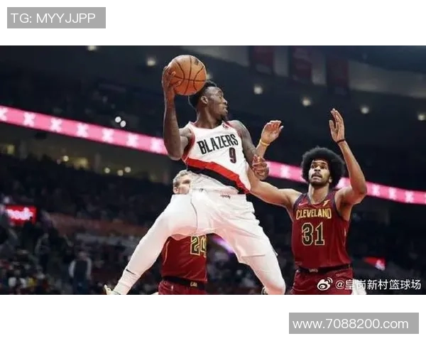 雷霆队大胜开拓者队，晋级西部半决赛，震撼全场